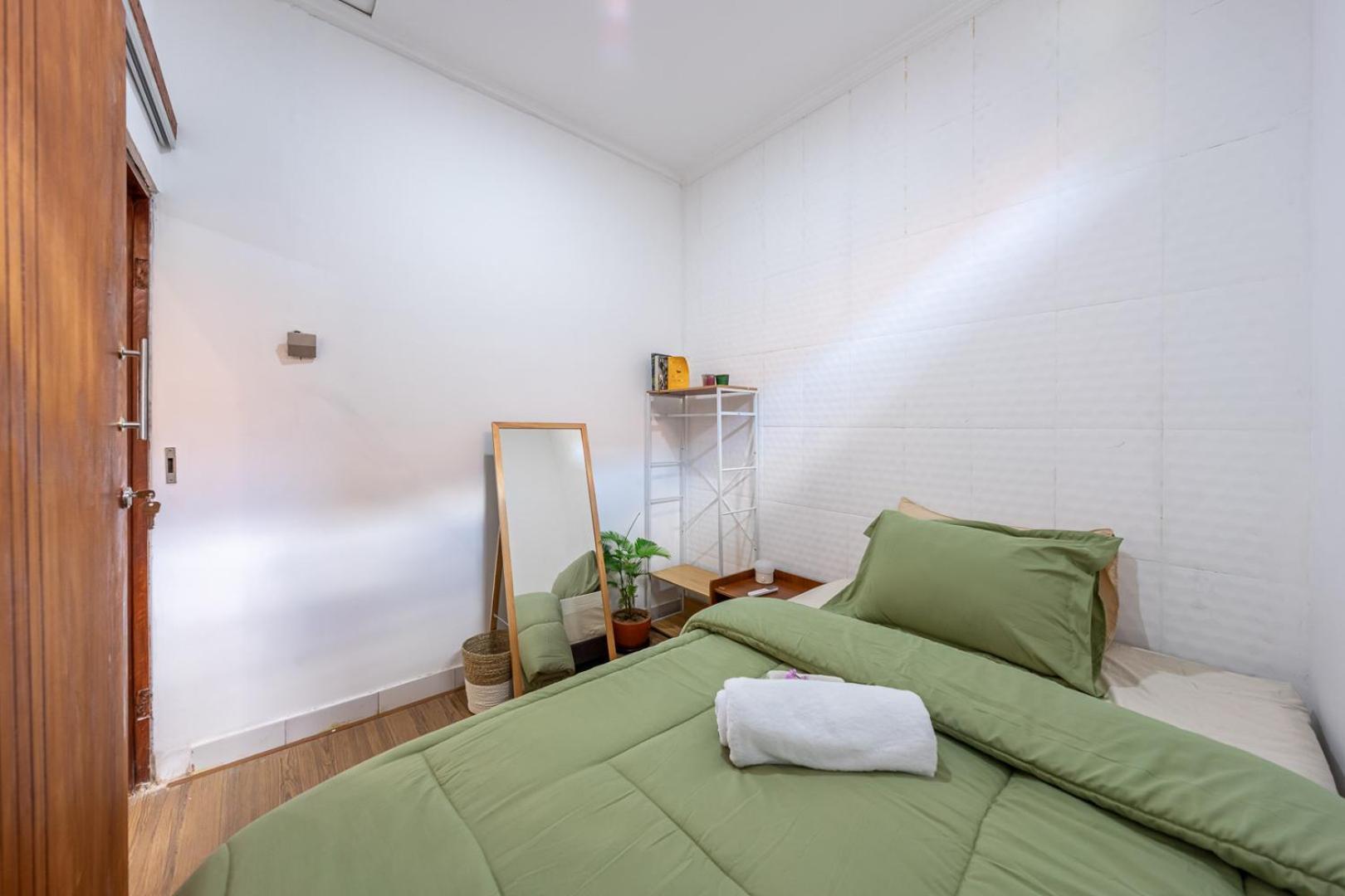 Mona Nest Canggu 2br Tiny House With Rooftop And Cozy Workspace
