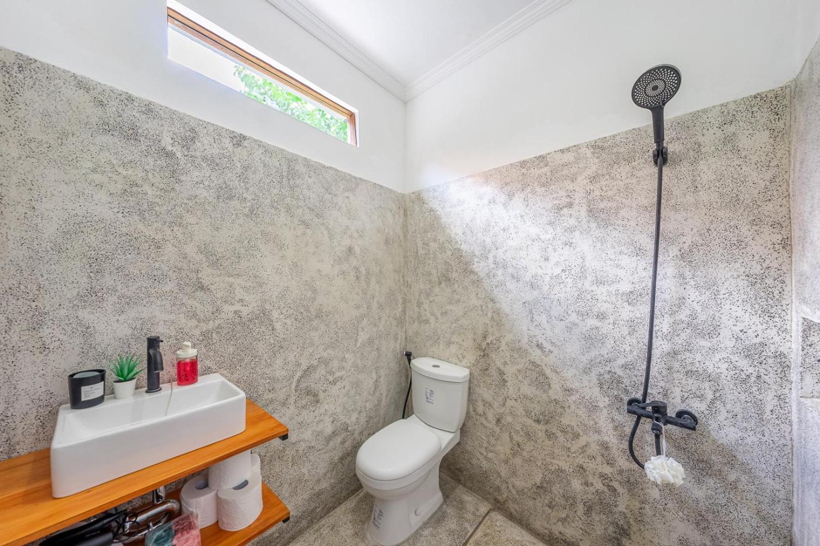 Mona Nest Canggu 2br Tiny House With Rooftop And Cozy Workspace Hébergement de vacances *